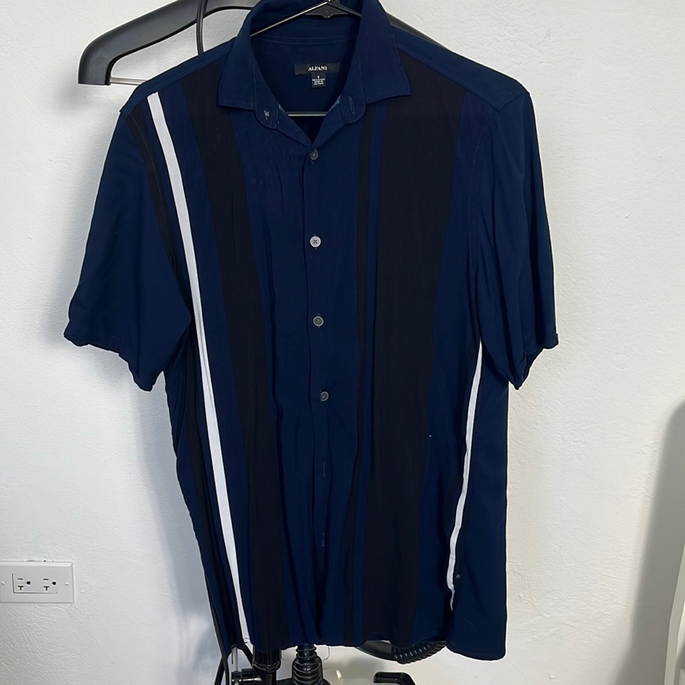 very pretty button shirt size small